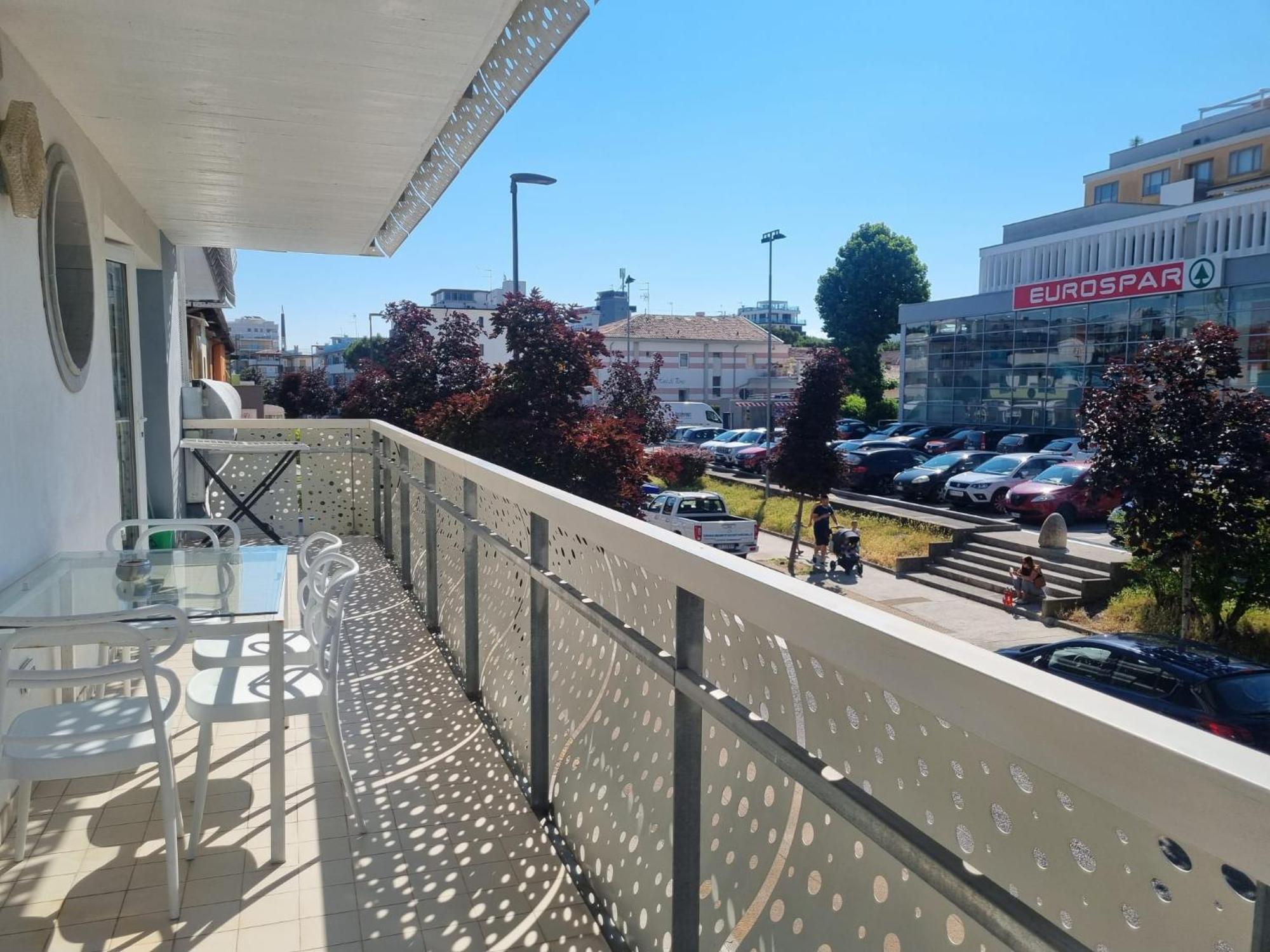 Appart-Hotel Holiday Lignano Sabbiadoro Exterior foto